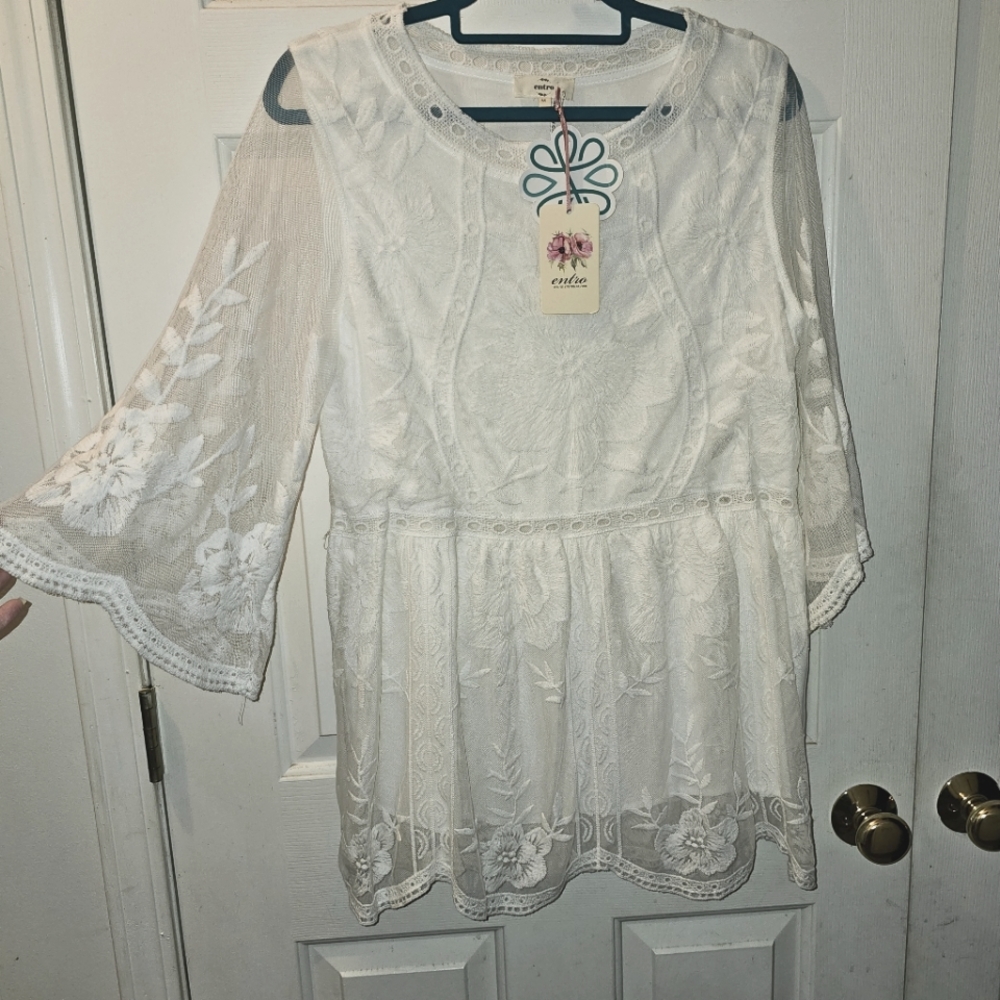 NWT Entro, Medium white lace vintage style top.